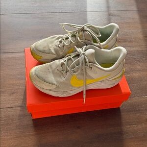 Size 7 Y Nike star runner 4 nn (gs) summit white/opti yellow running sneakers